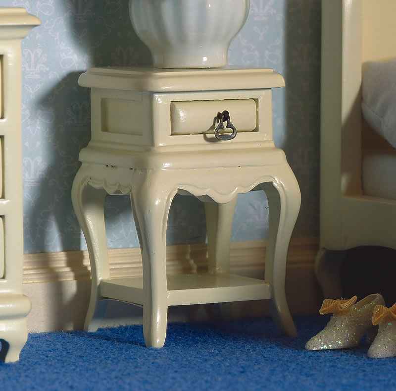 Nachtkastje in creme