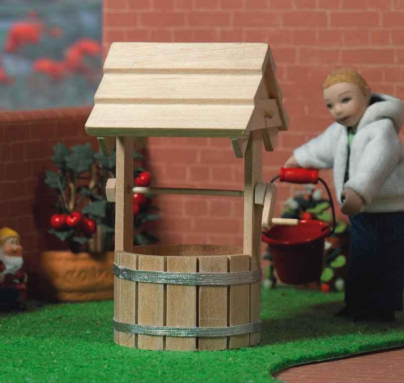 blank houten waterput