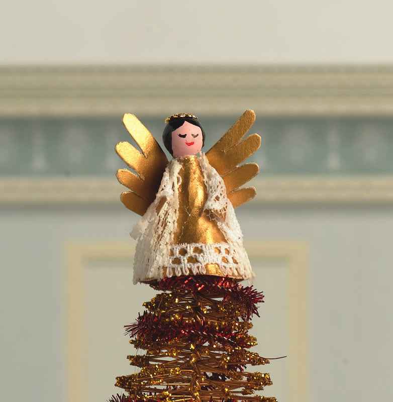kerstengel als kerstboom piek