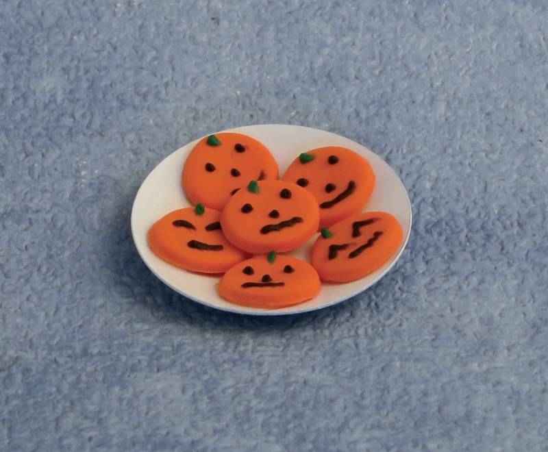 Bord met koekjes