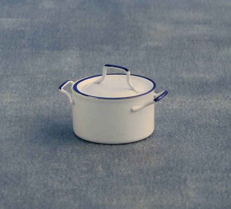 Witte emaille pan