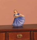 Beeldje dame in het blauw