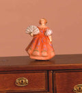 Beeldje dame in roze