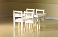 Witte tafel met 4 stoelen