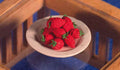 Bord met aardbeien