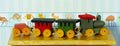 Houten trein met wagentjes
