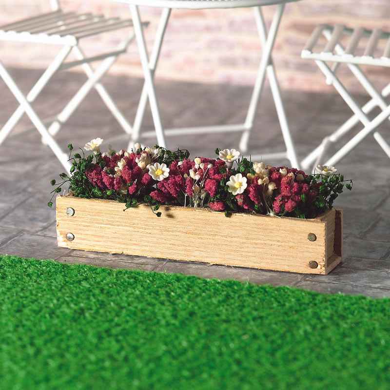 Bloembak met gekleurde bloemen