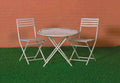 Witte tafel met 2 stoelen