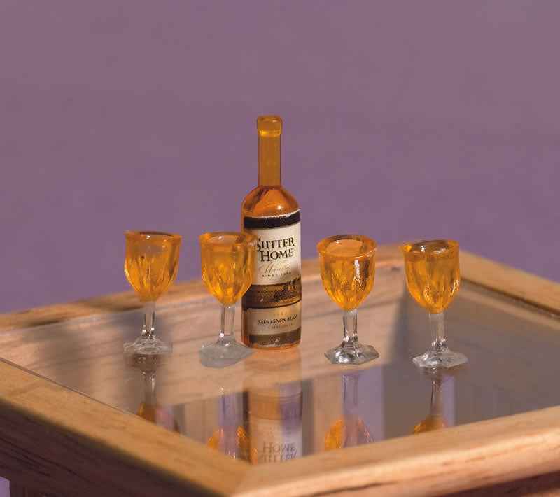 Fles wijn met 4 glazen