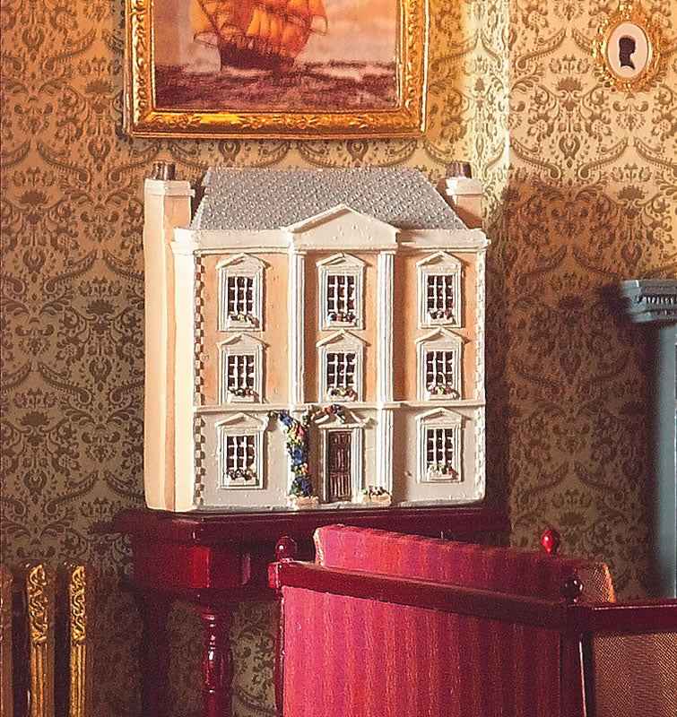 creme met zacht roze minipoppenhuisje
