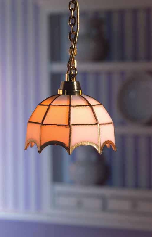 tiffany lamp met wit glas