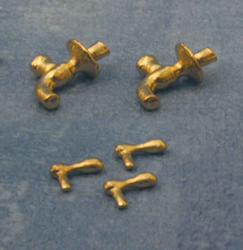Gouden wandkranen, 2 stuks