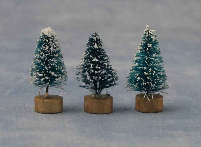 2 Kerstbomen met sneeuw
