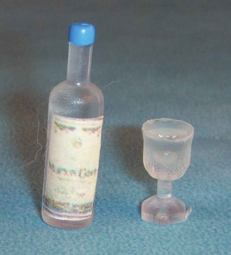 Fles drank met glas