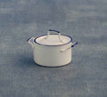 Witte emaille pan