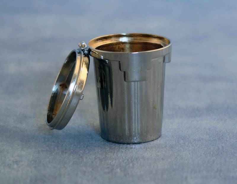 Metalen vuilniston