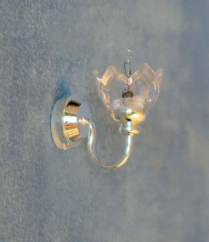 Zilveren wandlamp met helder glas