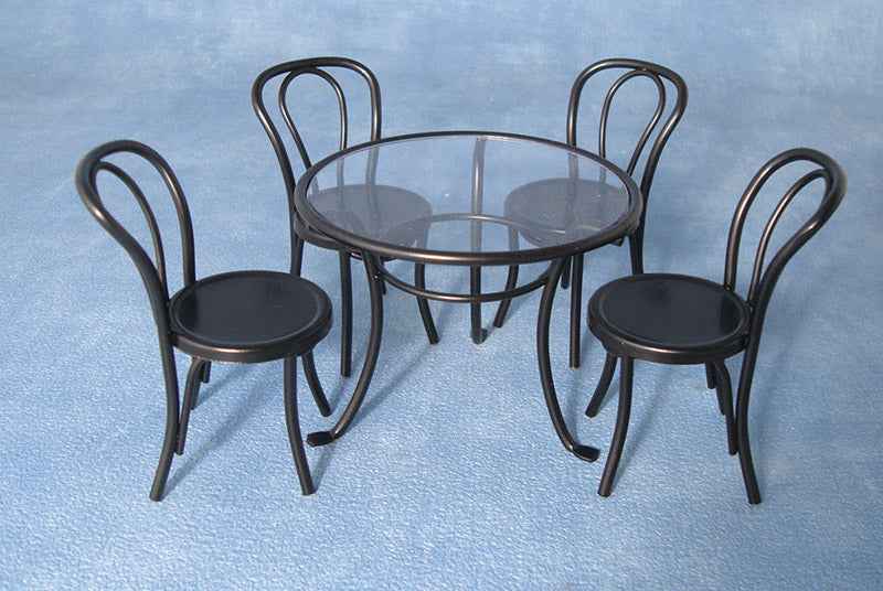 Zwart metalen tafel met stoelen