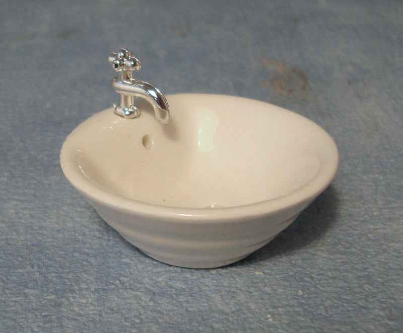 Ronde wasbak met 'chroom'kraan