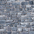 Grijze muurstenen met relief