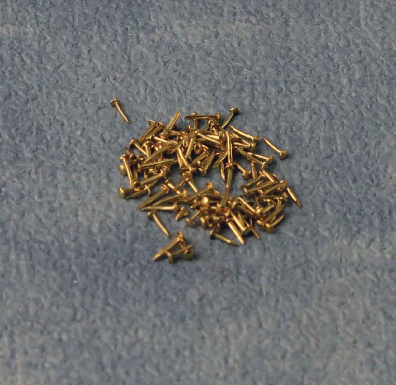 Messing spijkertjes, 100 stuks