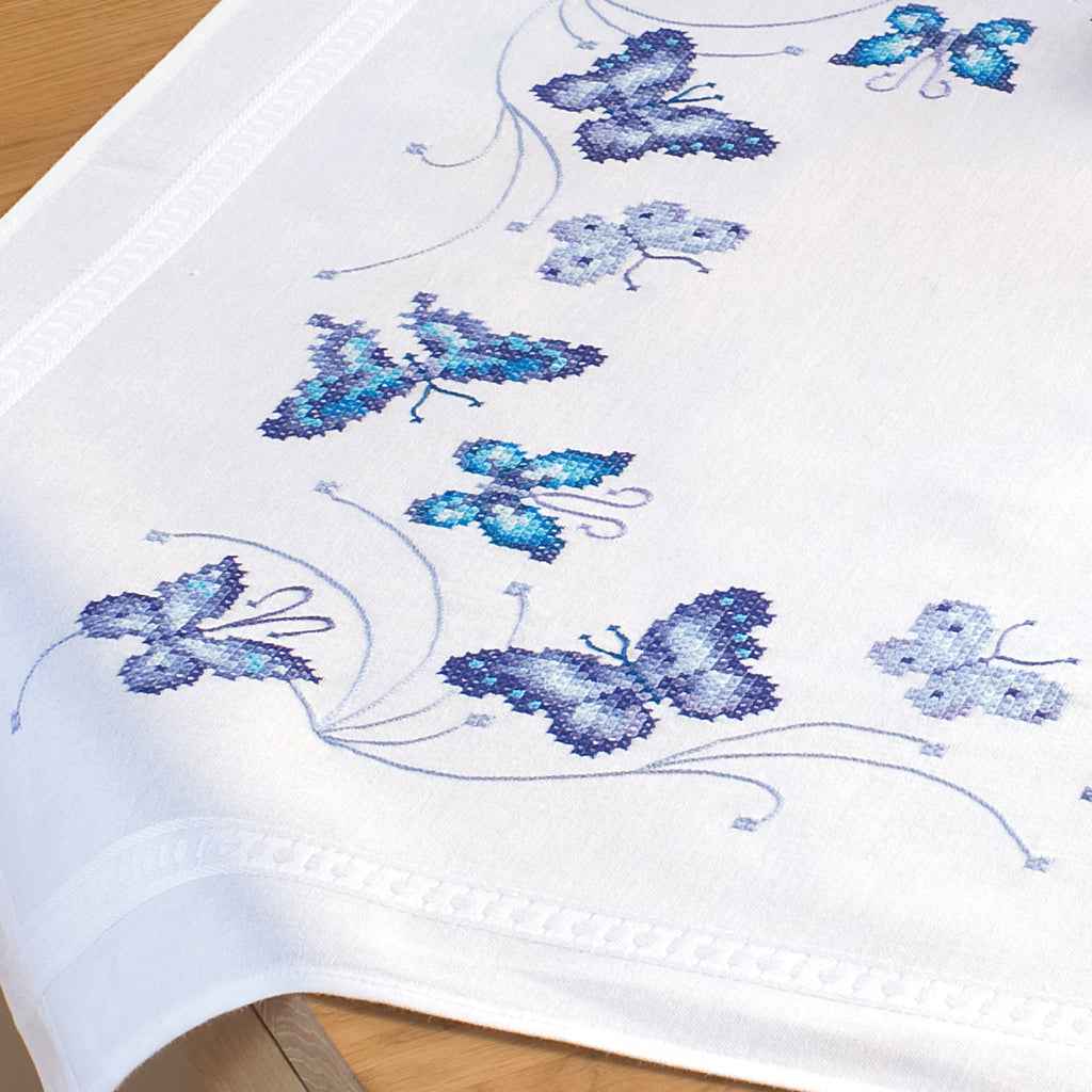 Borduurpakket tafelkleed blauwe vlinders
