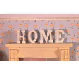 Letters HOME in hout                   
