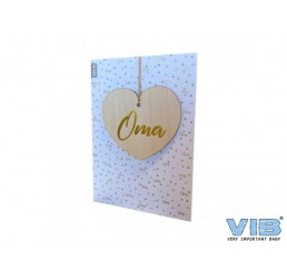 Wenskaart met houten hanger hart  'Oma'