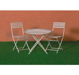 Witte tafel met 2 stoelen                                 